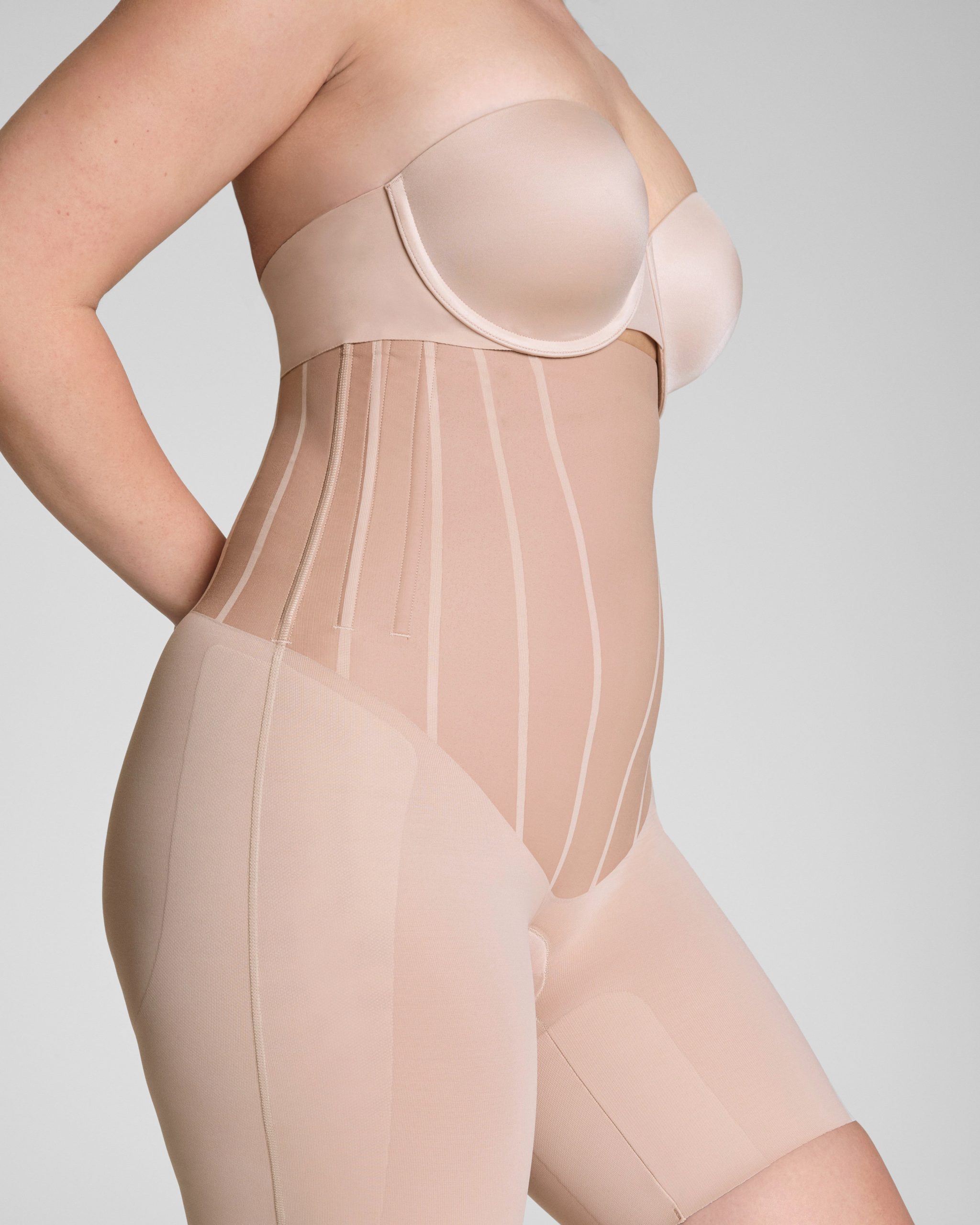 SPANXsupersculpt? TotalContour High-Waisted Mid-Thigh Short | Natural Bronze - Image 3