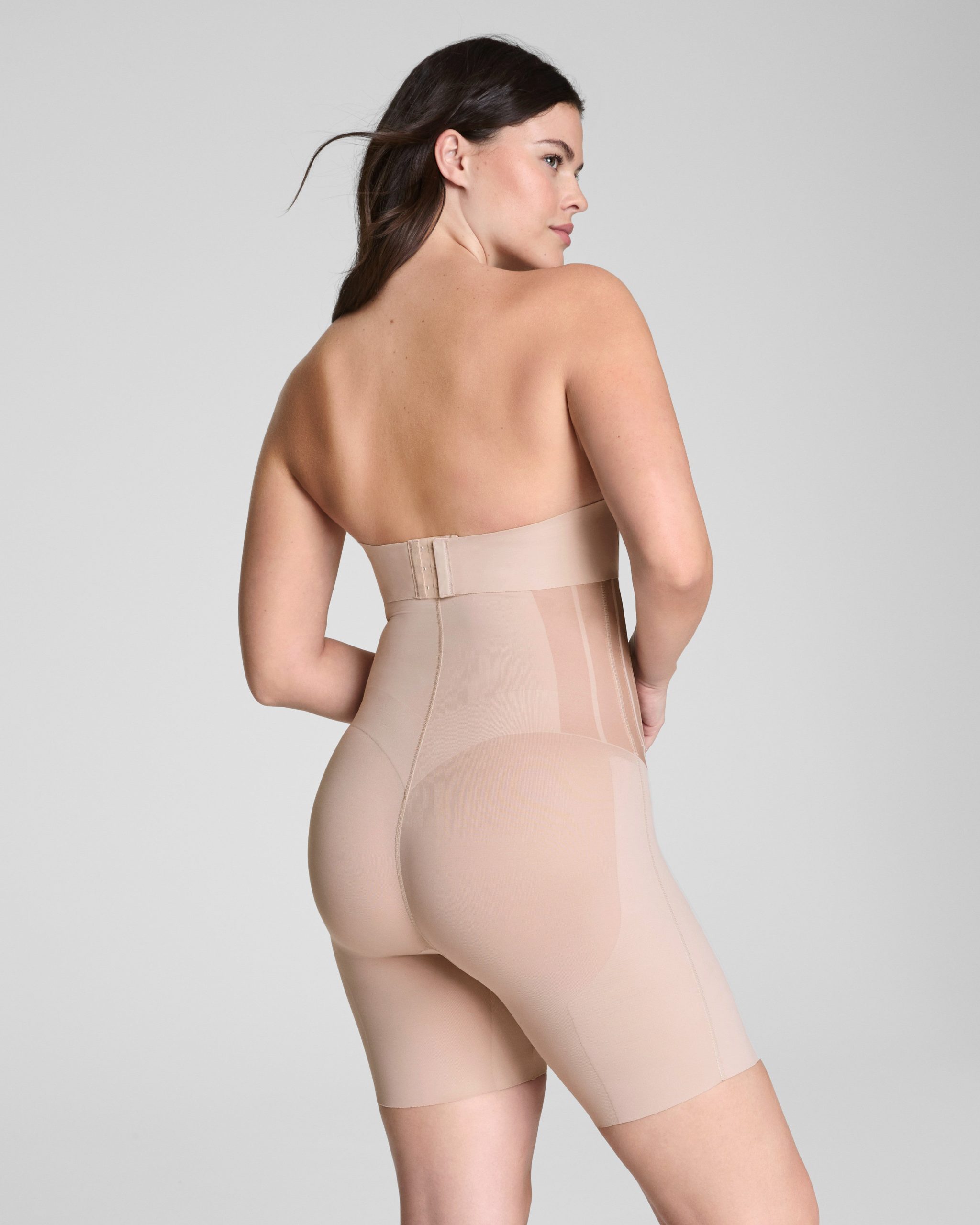 SPANXsupersculpt? TotalContour High-Waisted Mid-Thigh Short | Natural Bronze - Image 2