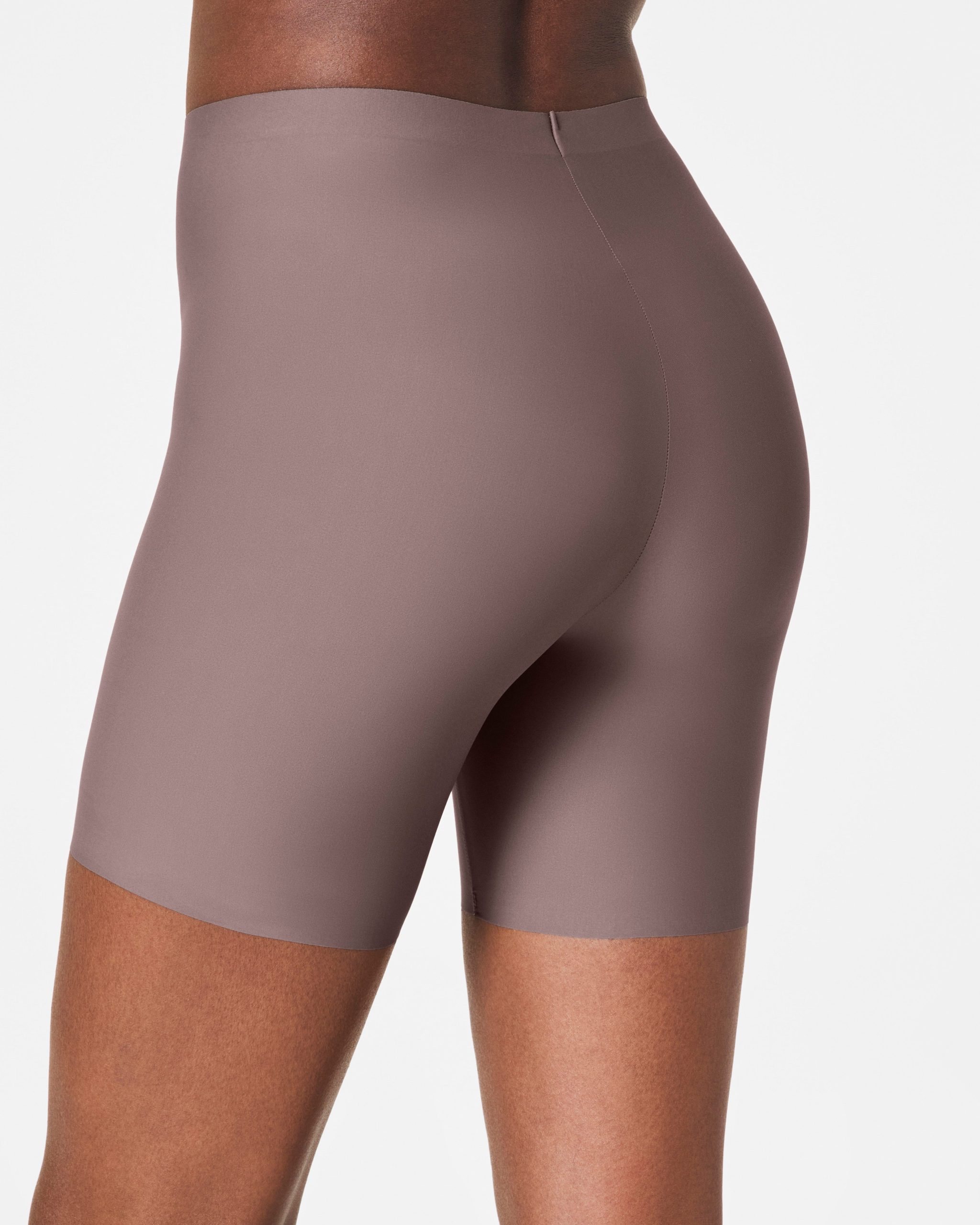 SPANXsupersmooth? Essential Mid-Thigh Short | Smoke - Image 2
