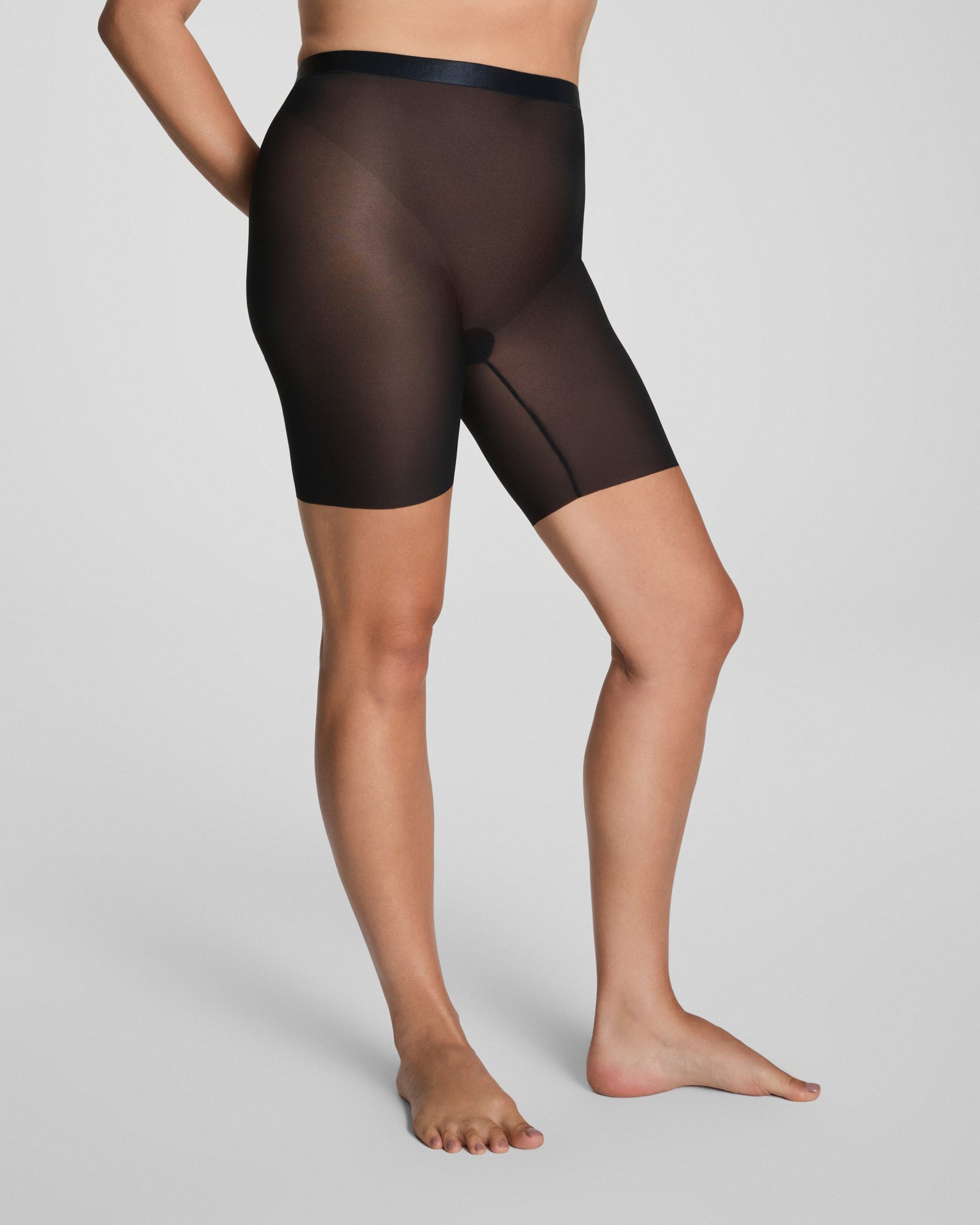 SPANXsupersmooth? SheerSense Mid-Thigh Short | Very Black - Image 2