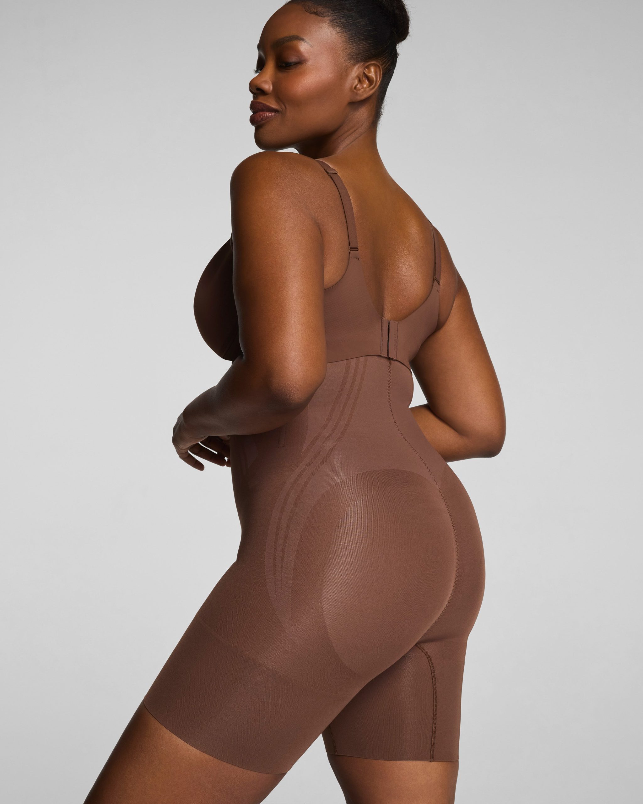 SPANXsculpt? GoFigure High-Waisted Mid-Thigh Short | Ganache - Image 4