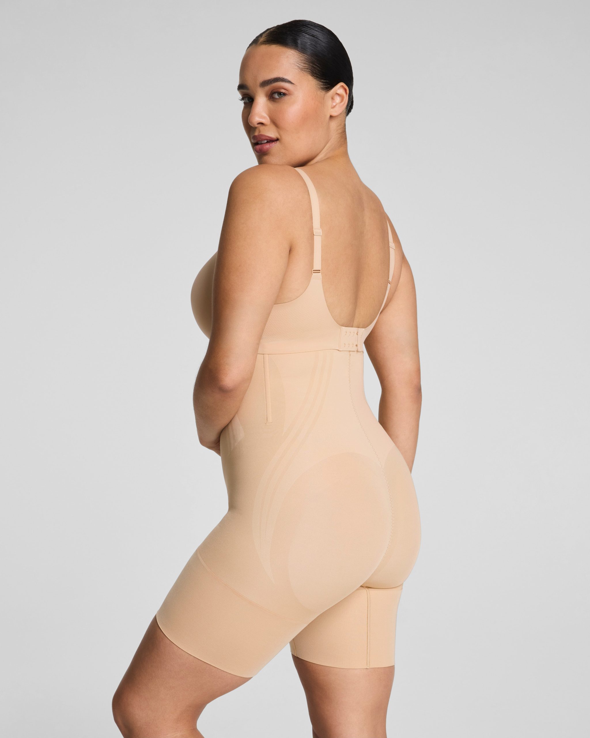 SPANXsculpt? GoFigure High-Waisted Mid-Thigh Short | Honey - Image 4