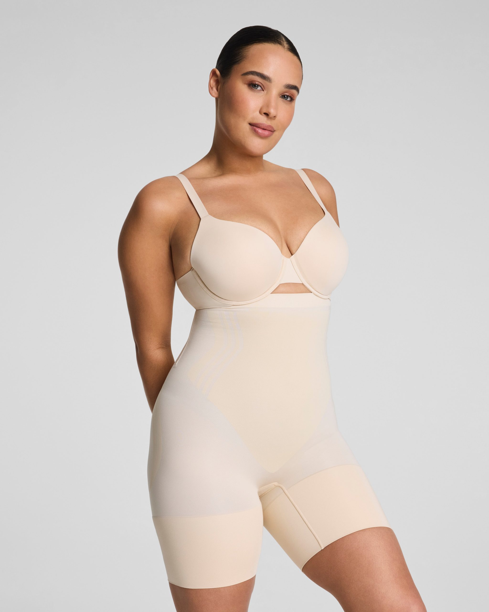 SPANXsculpt? GoFigure High-Waisted Mid-Thigh Short | Toasted Coconut - Image 3