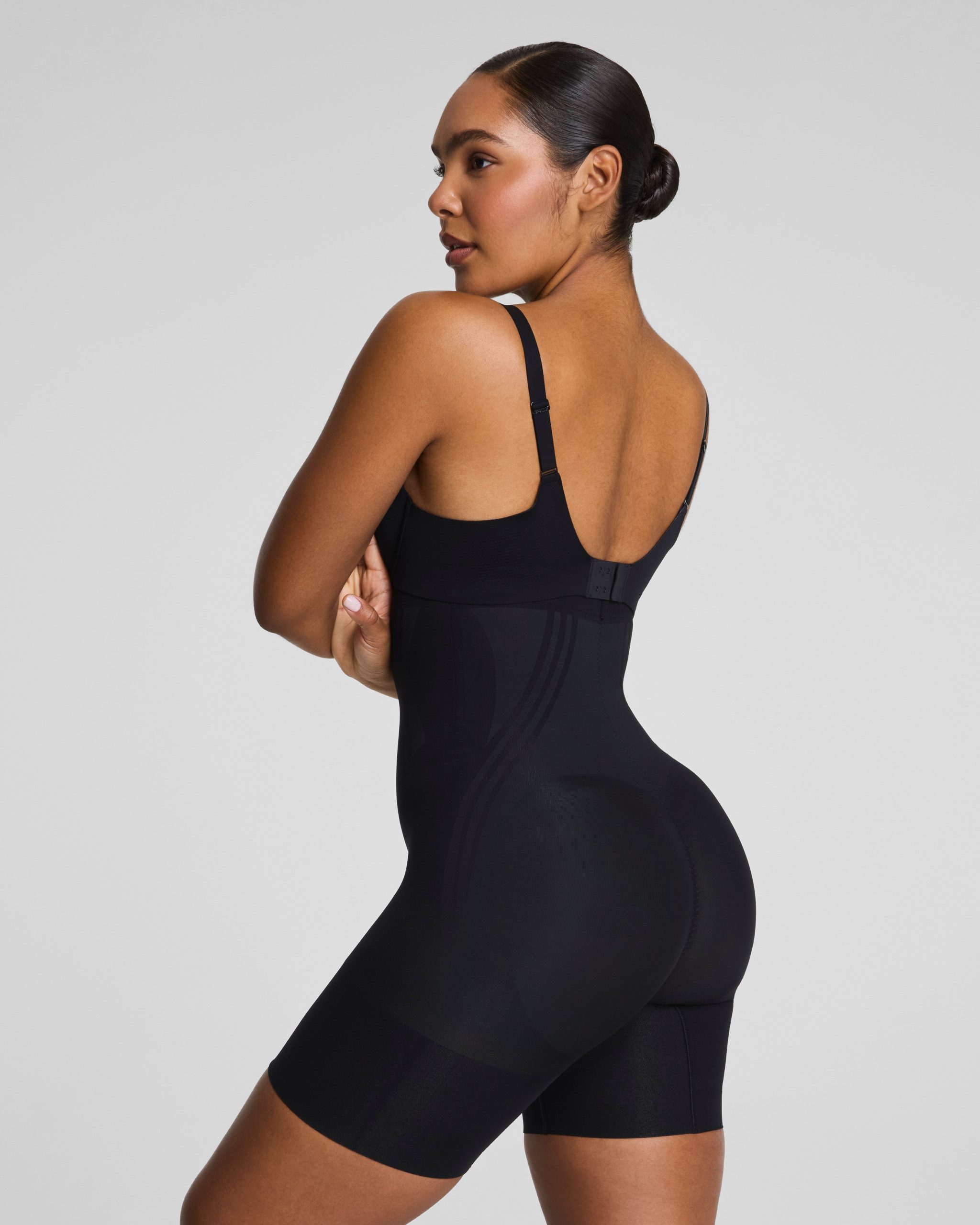 SPANXsculpt? GoFigure High-Waisted Mid-Thigh Short | Very Black - Image 2