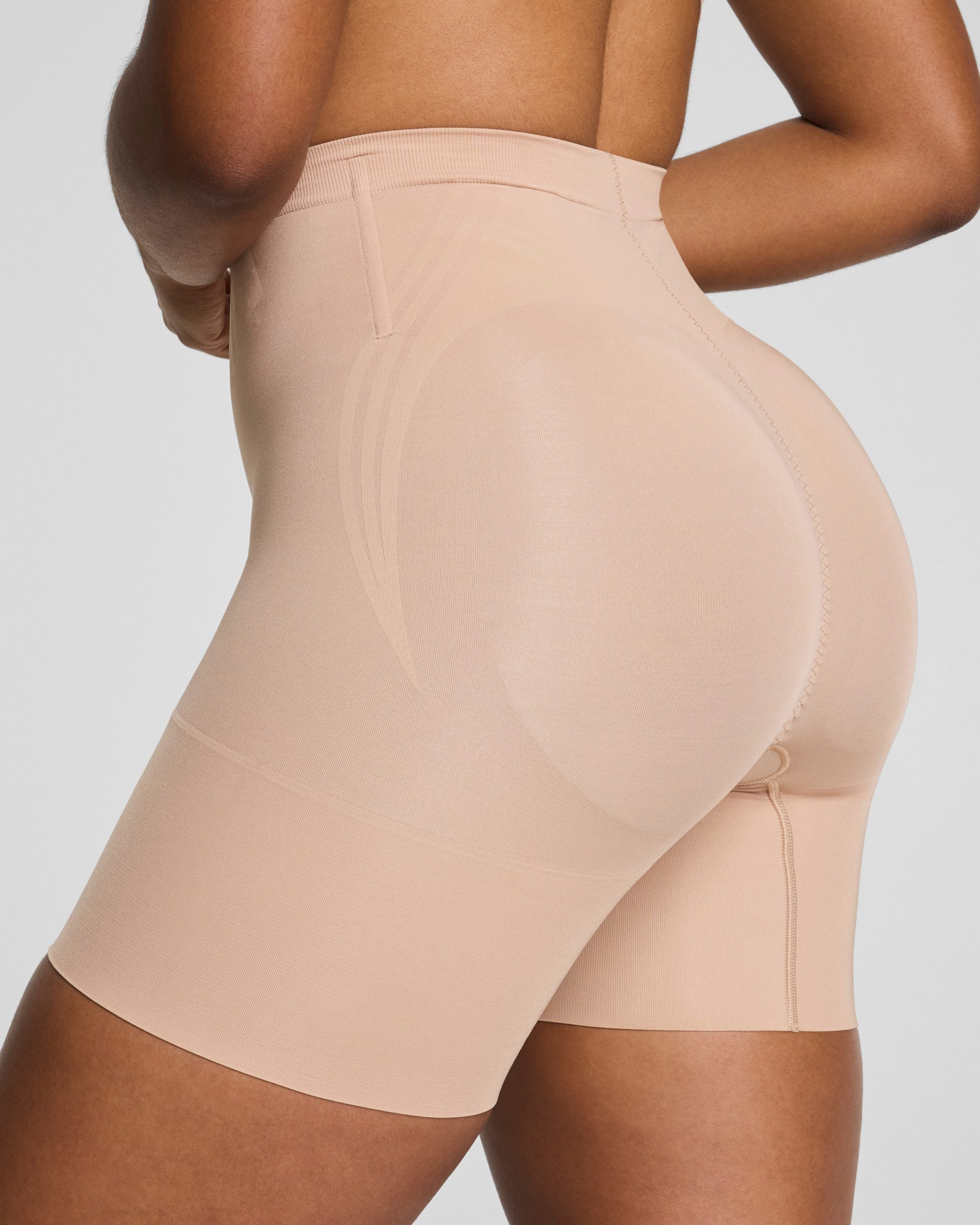 SPANXsculpt? GoFigure Mid-Thigh Short | Chai - Image 3