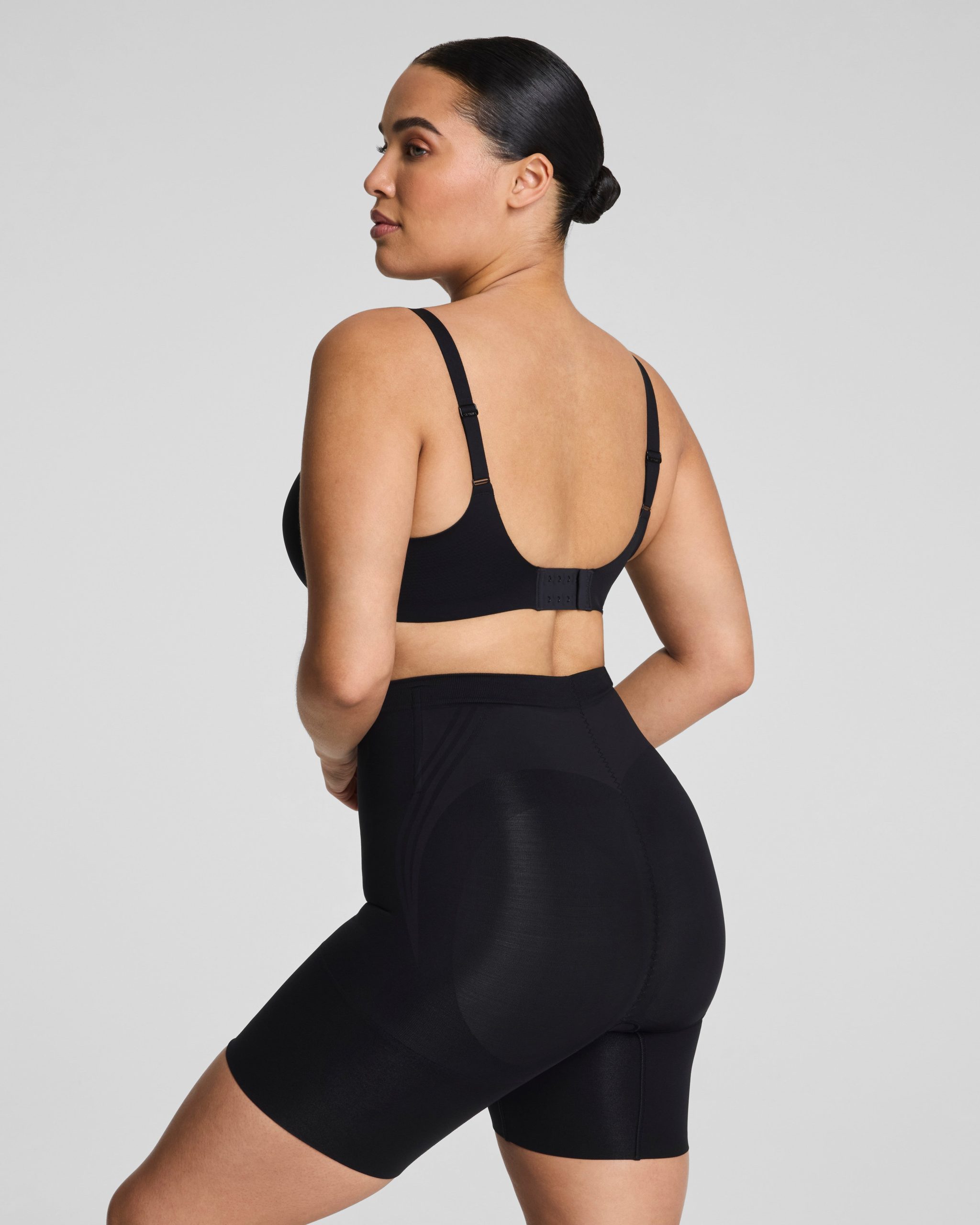 SPANXsculpt? GoFigure Mid-Thigh Short | Very Black - Image 2