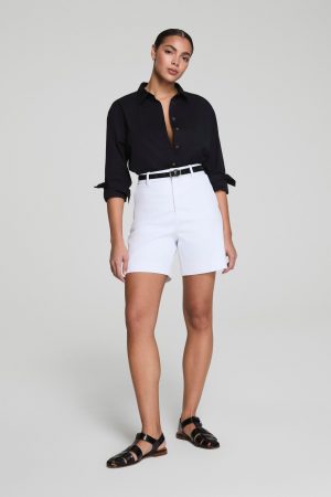 SPANXsupersmooth? Stretch Twill Short. 7 | Classic White