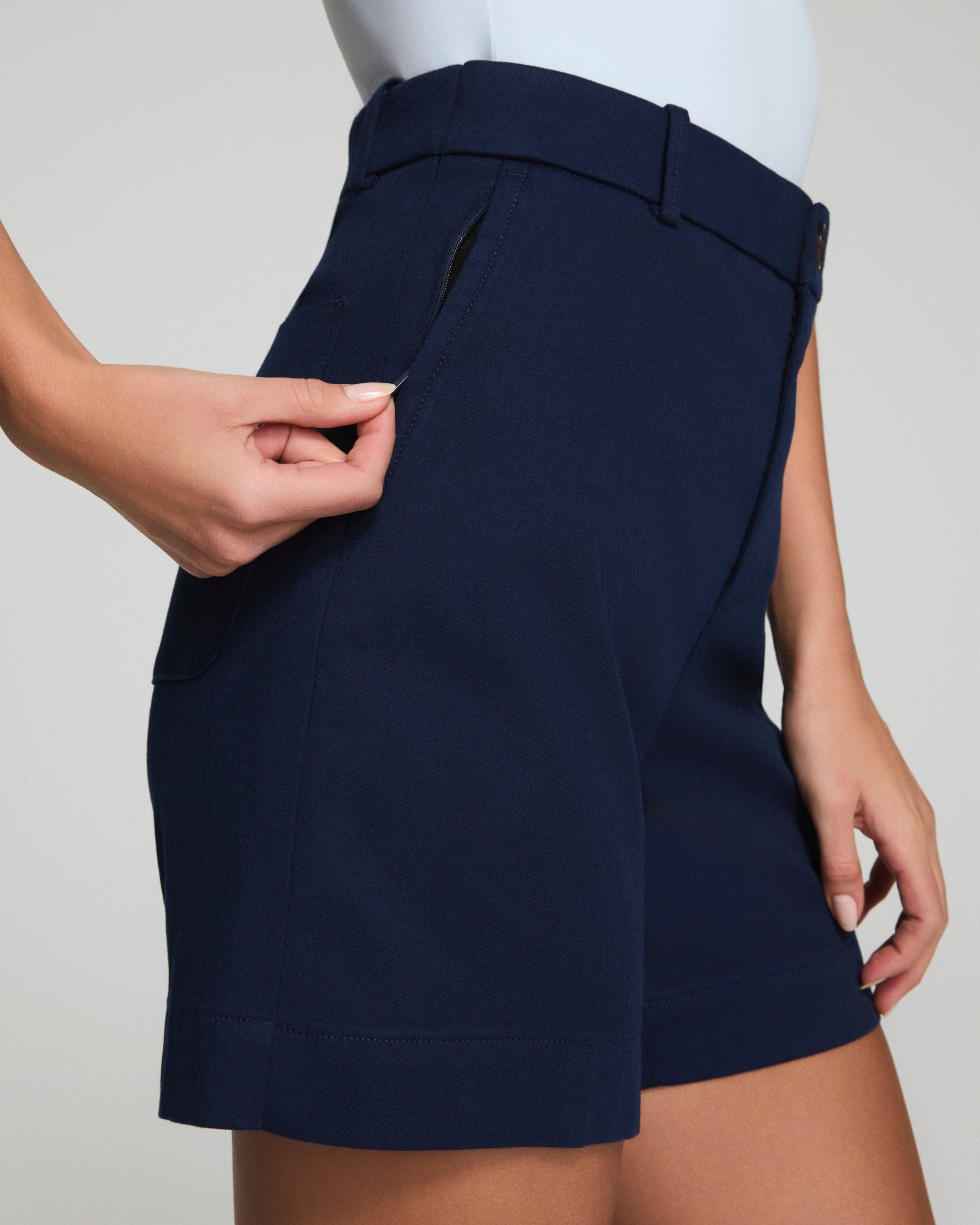 SPANXsupersmooth? Stretch Twill Short. 7 | Timeless Navy - Image 5