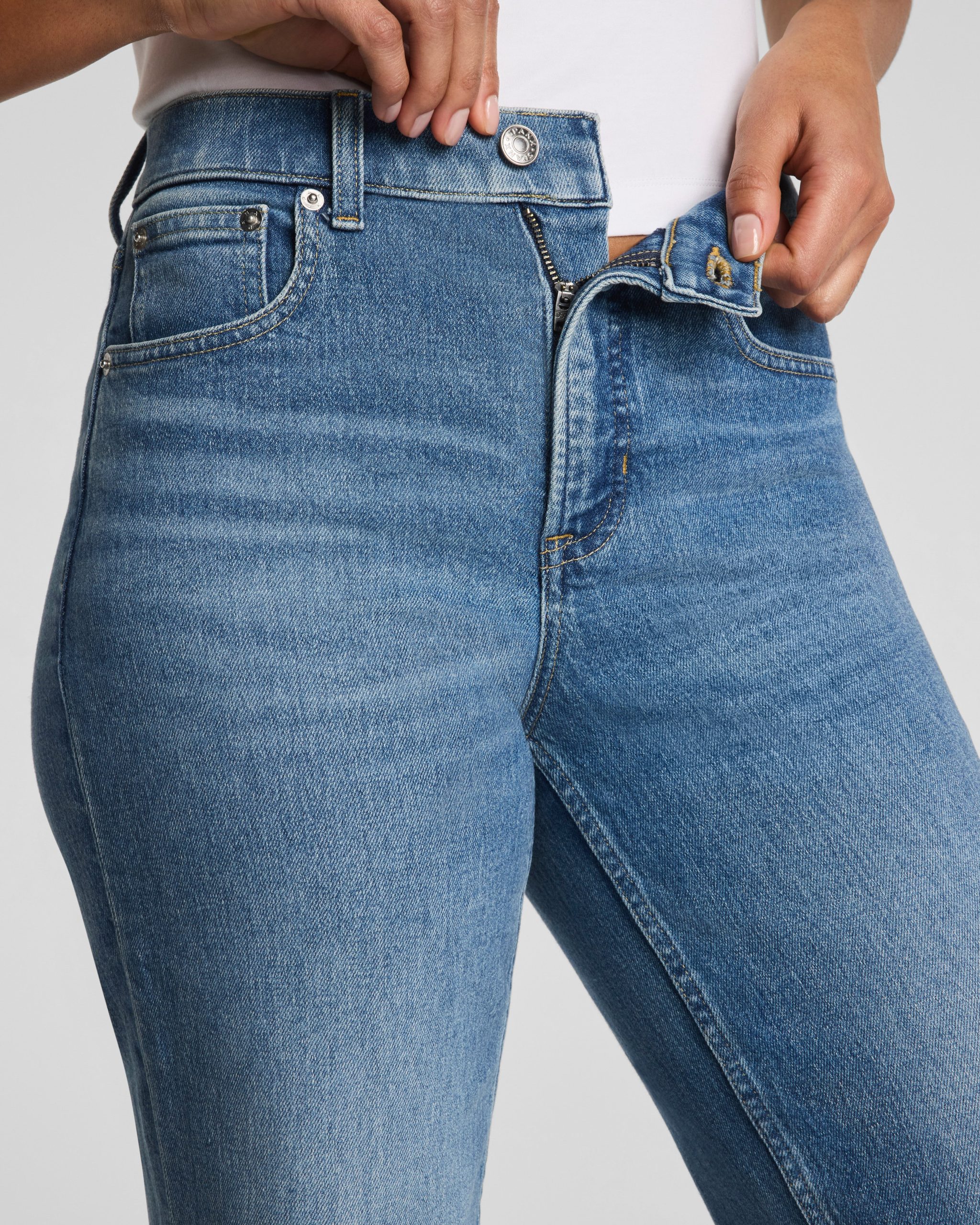 SPANXshape? Authentic 360 Mid-Rise 90s Straight Leg Jeans | Elysian - Image 4