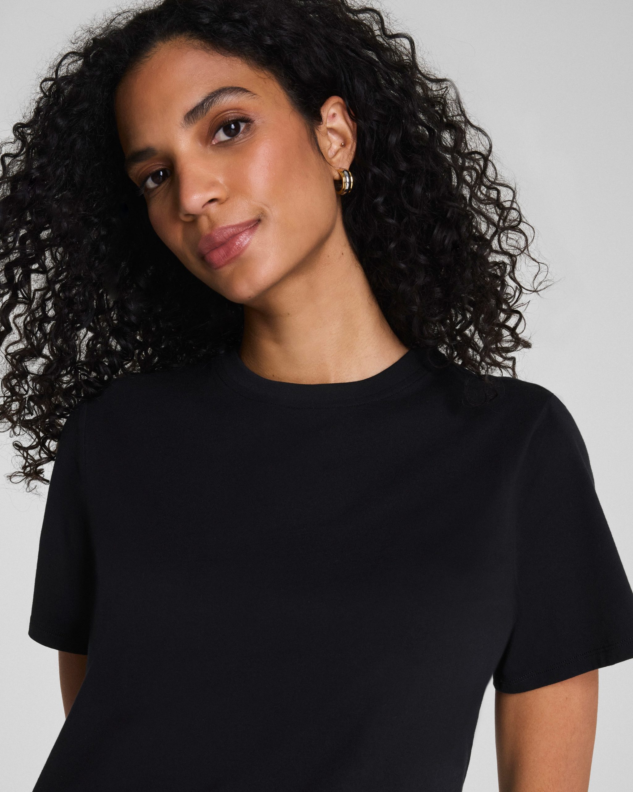 karla welch for SPANX? Everyday Tee | Classic Black - Image 3