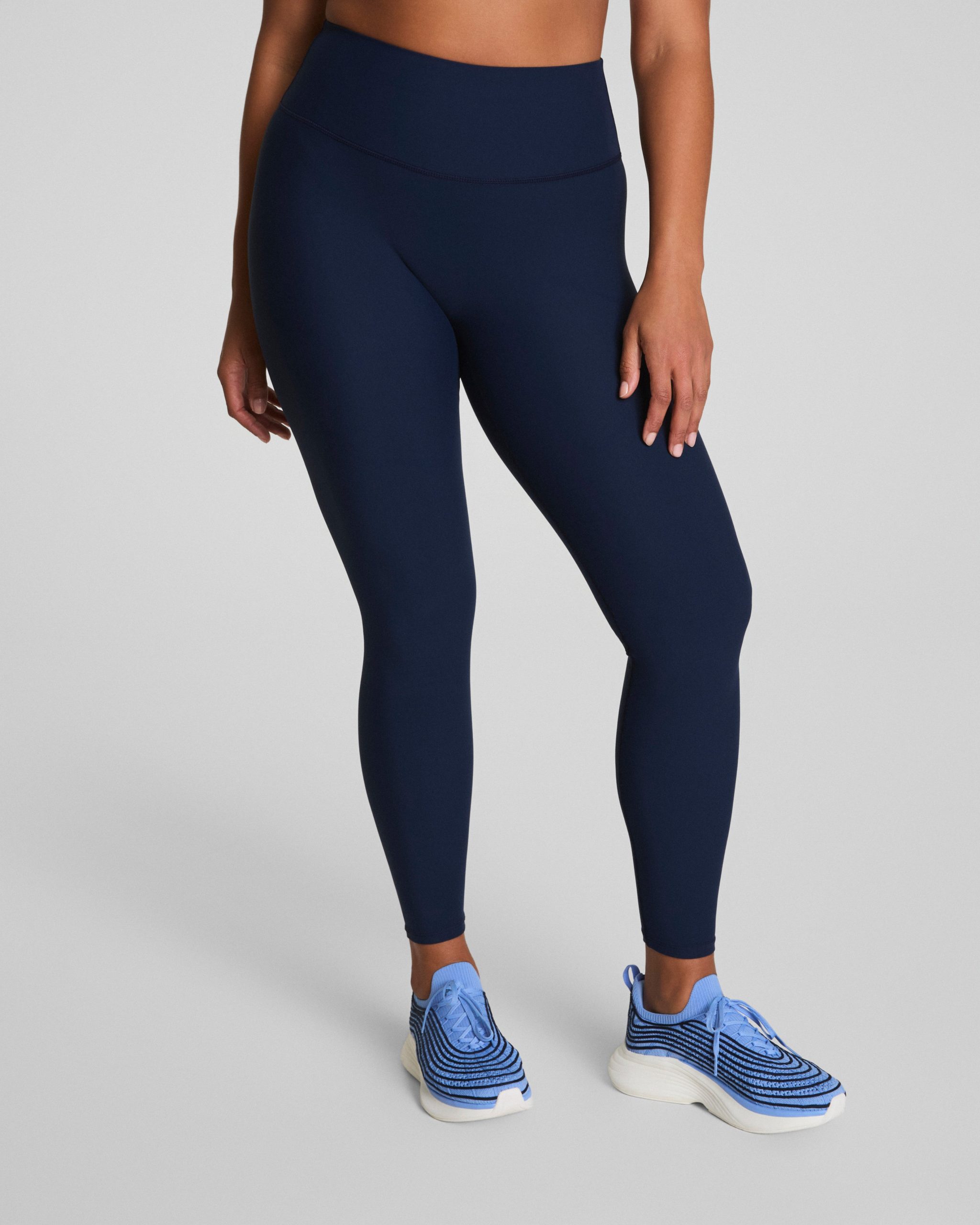 SPANXsmooth? OnForm Full-Length Leggings | Timeless Navy - Image 4