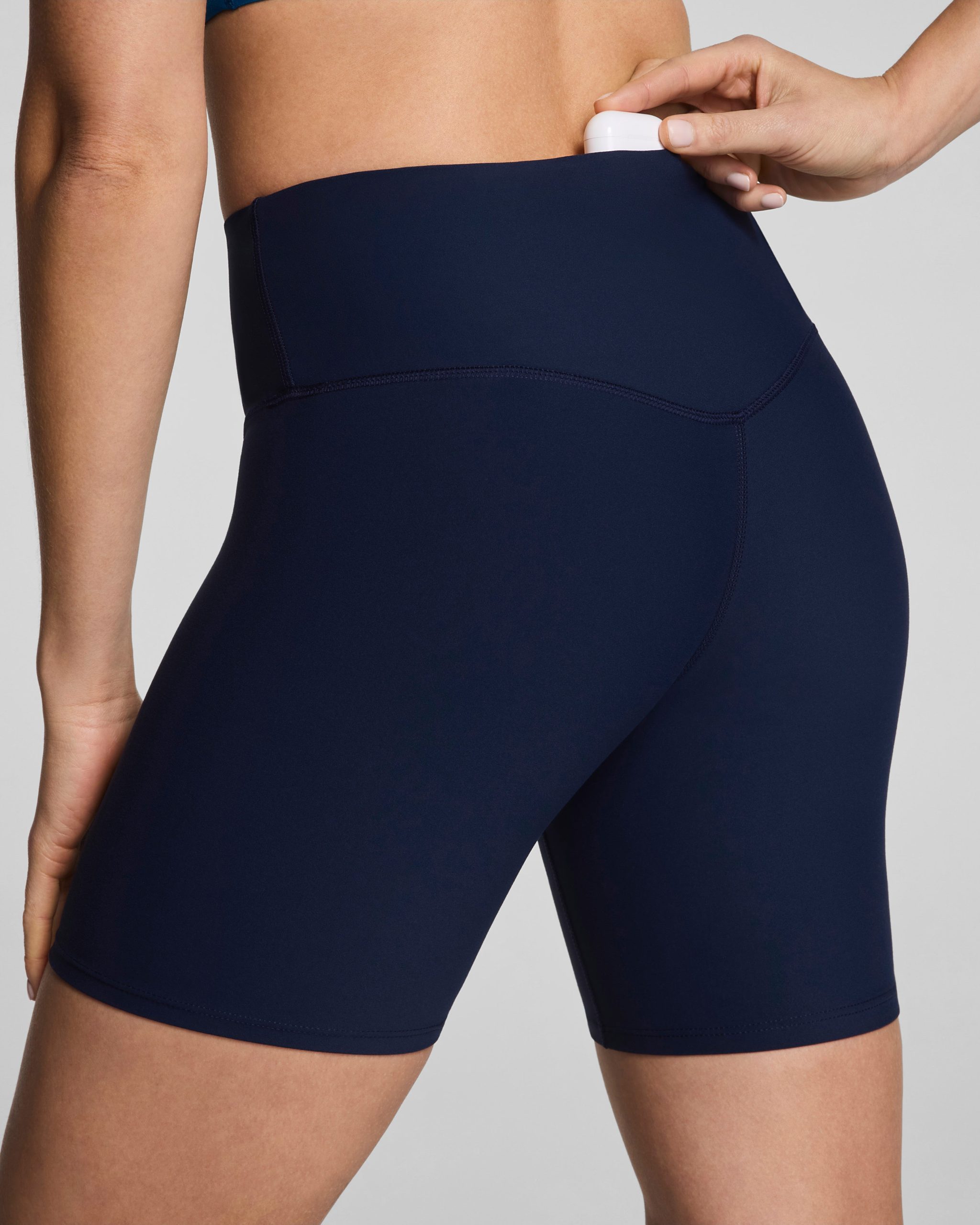 SPANXsmooth? OnForm Bike Short. 6 | Timeless Navy - Image 5