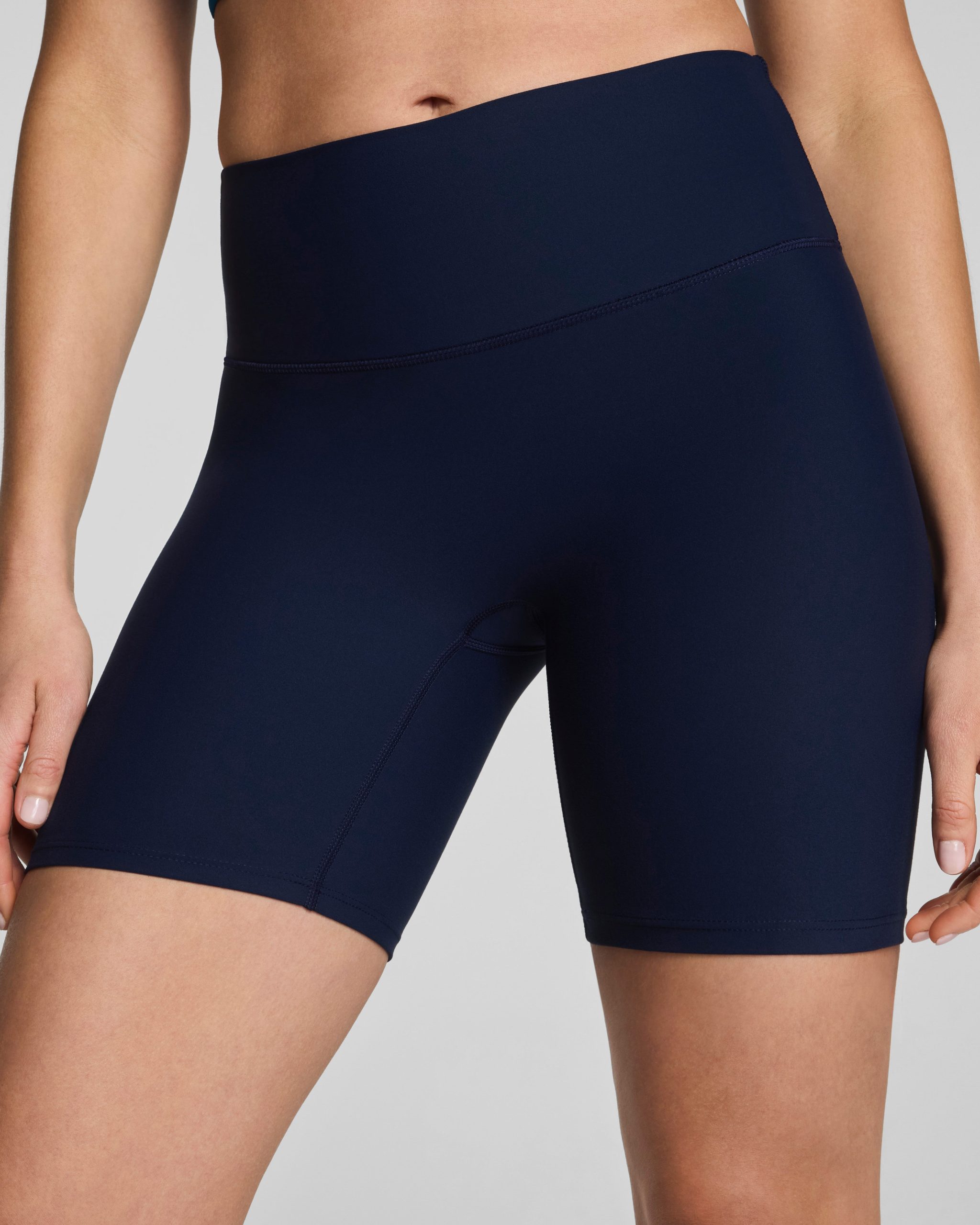 SPANXsmooth? OnForm Bike Short. 6 | Timeless Navy - Image 4