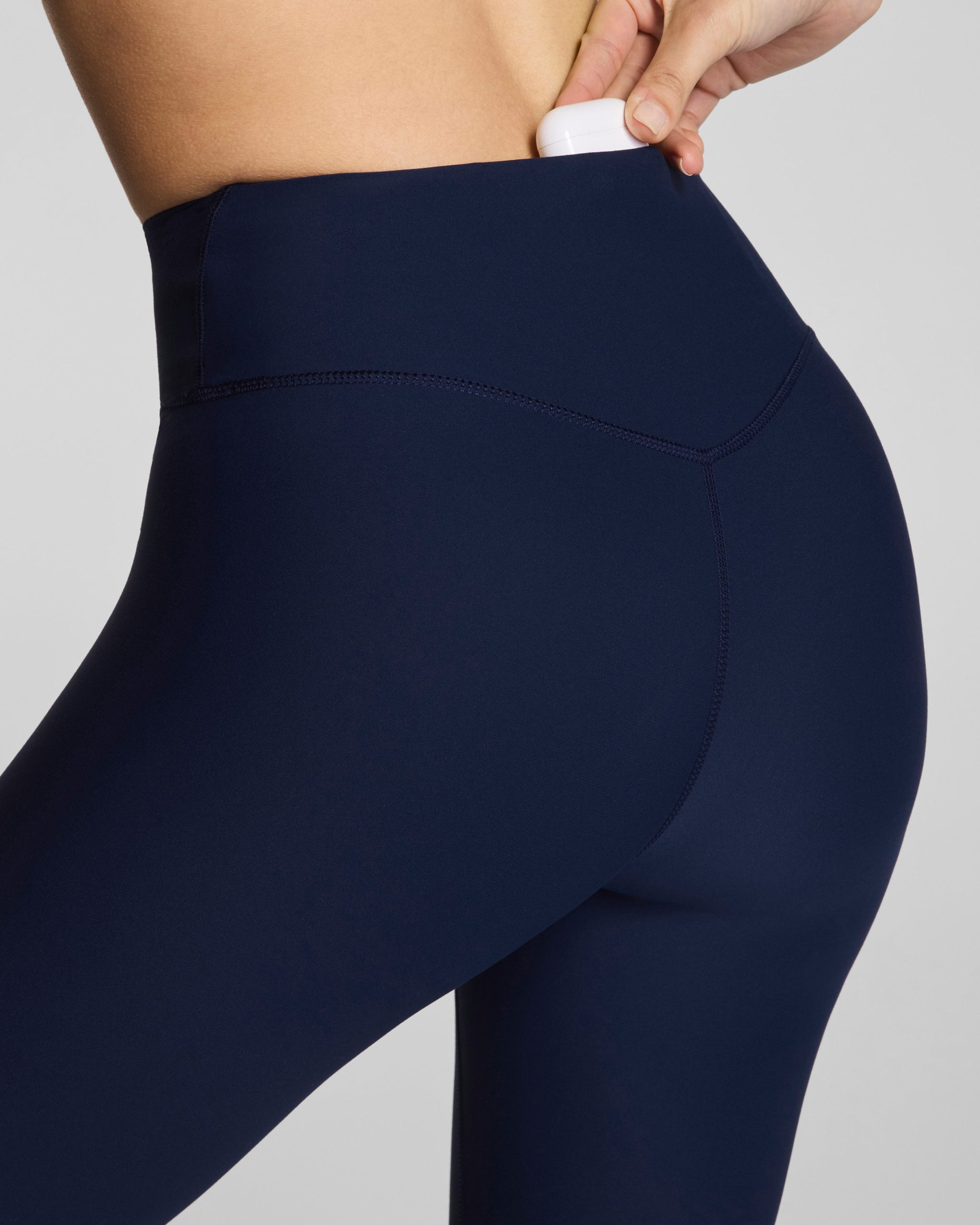 SPANXsmooth? OnForm 7/8 Leggings | Timeless Navy - Image 4