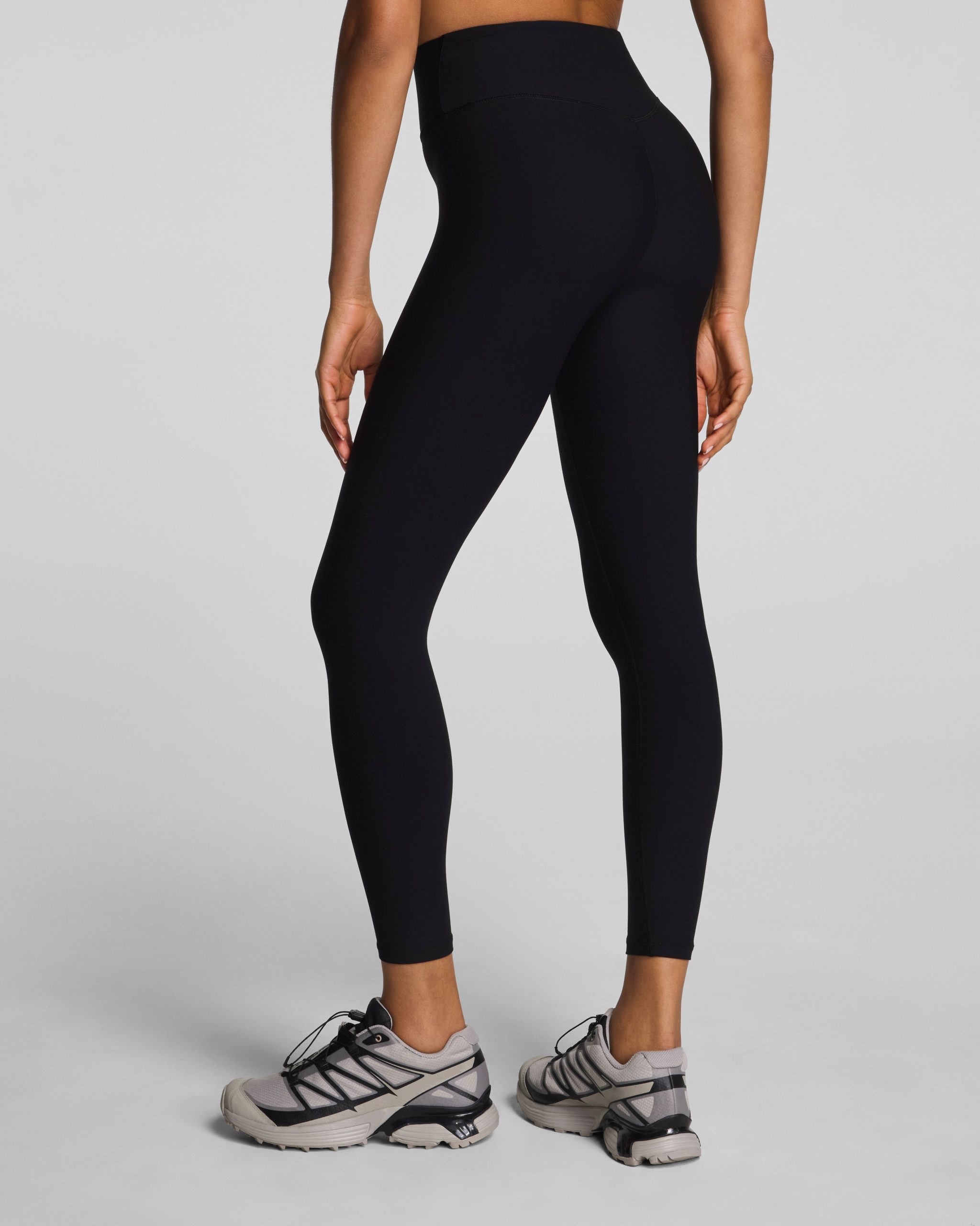 SPANXsmooth? OnForm 7/8 Leggings | Very Black - Image 3