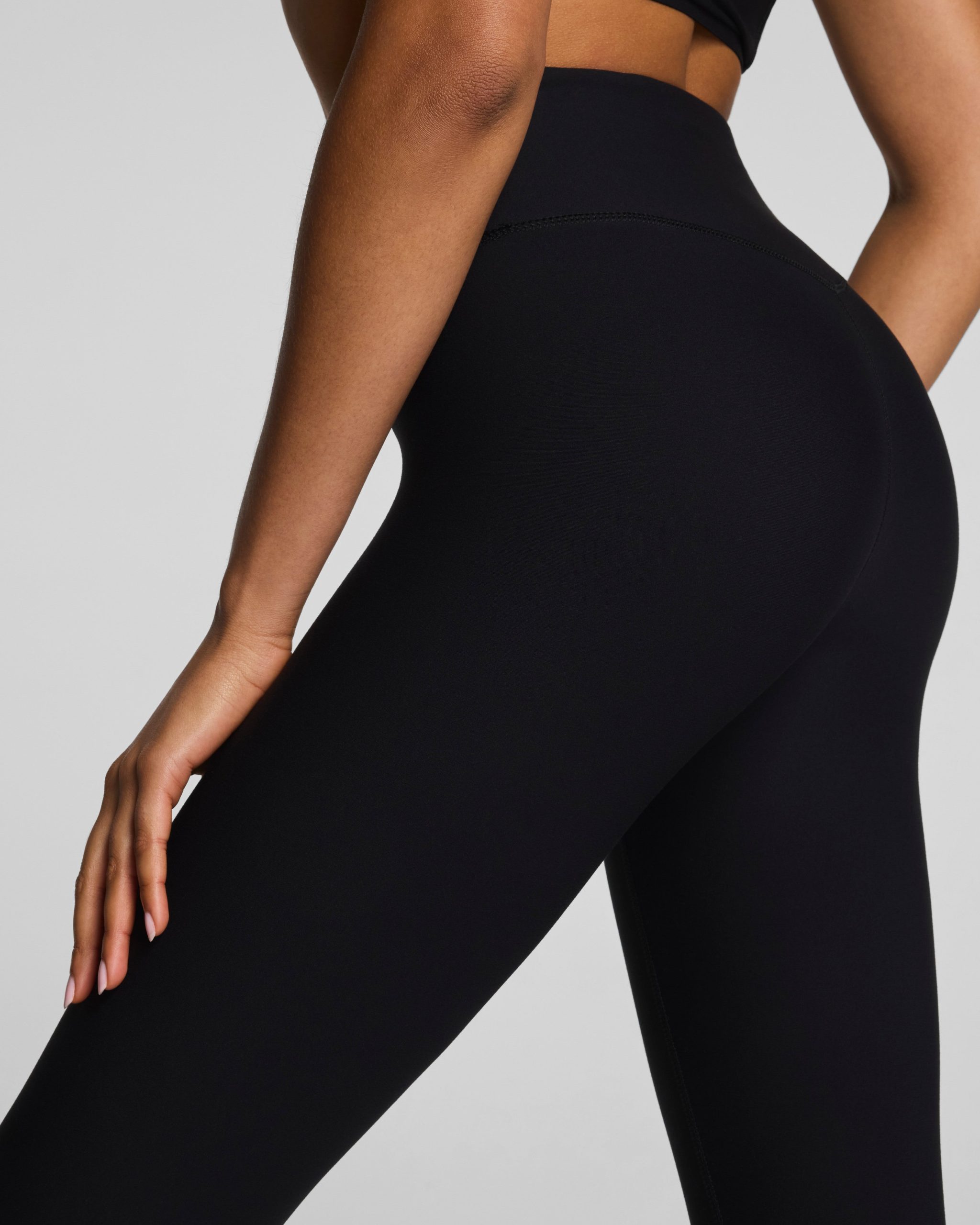 SPANXsmooth? OnForm 7/8 Leggings | Very Black - Image 5