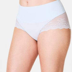 SPANXsupersmooth?  Undie-tectable? Lace Hi-Hipster