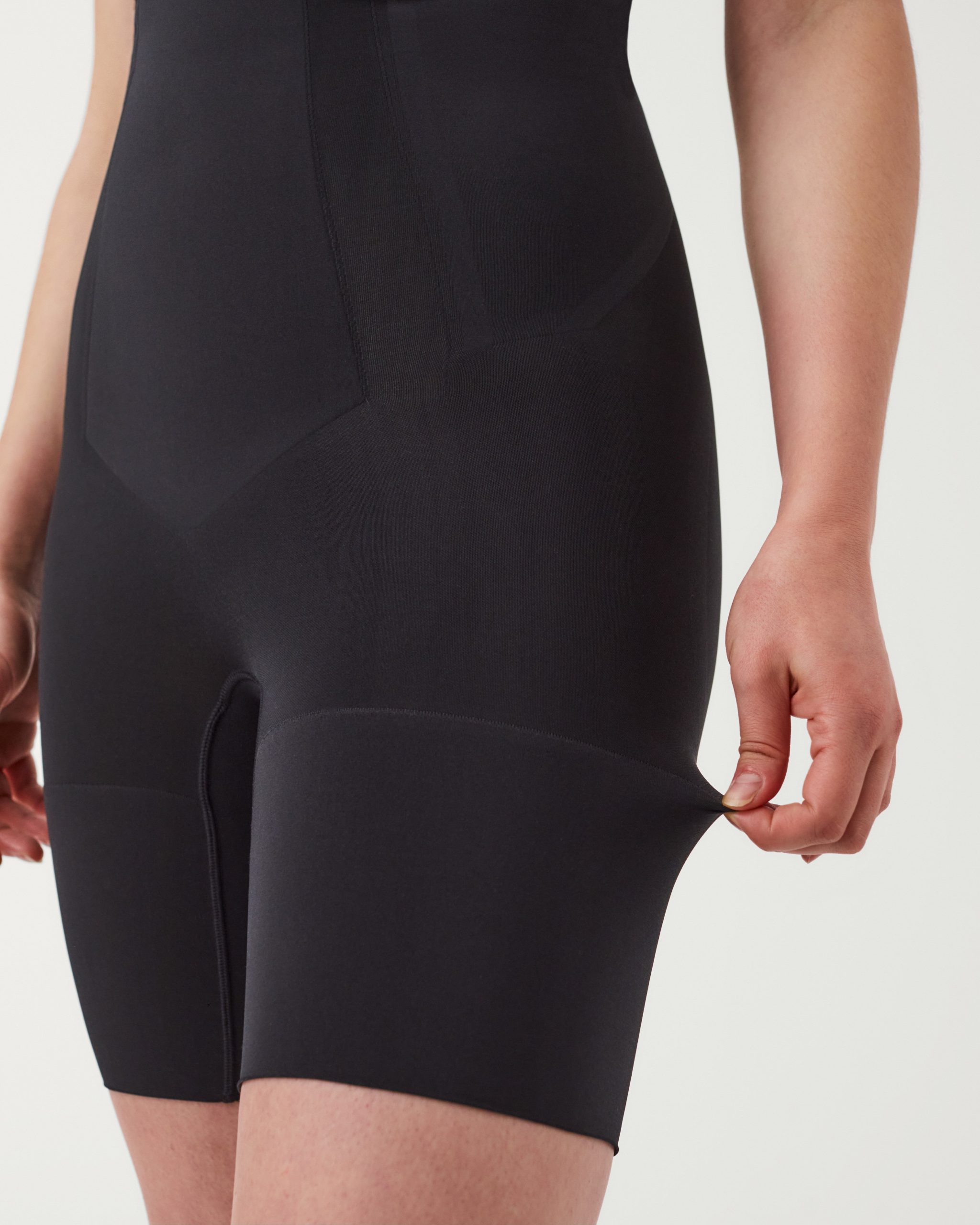 SPANXsculpt? OnCore High-Waisted Mid-Thigh Short | Very Black - Image 3